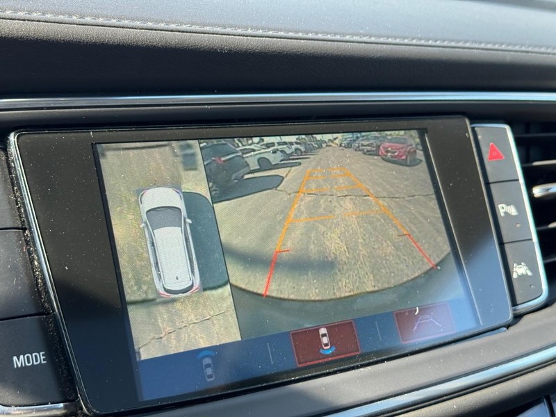 Buick Enclave Vehicle Full-screen Gallery Image 26