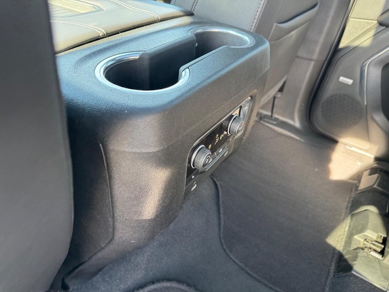 Chevrolet Tahoe Vehicle Full-screen Gallery Image 12