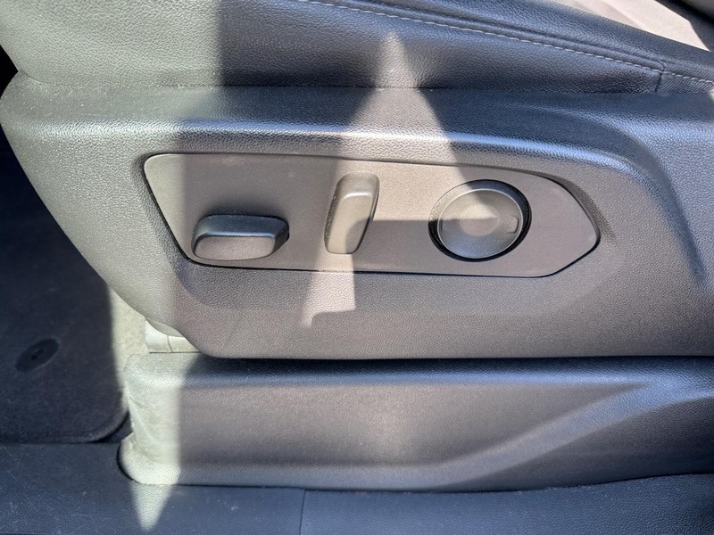 Chevrolet Tahoe Vehicle Full-screen Gallery Image 18