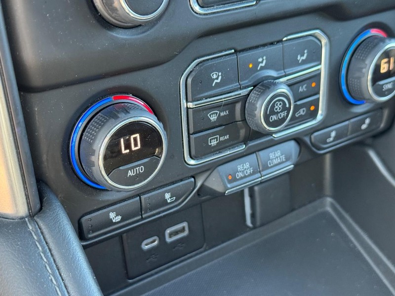 Chevrolet Tahoe Vehicle Full-screen Gallery Image 23