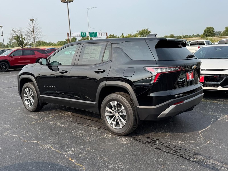 Chevrolet Equinox Vehicle Full-screen Gallery Image 3