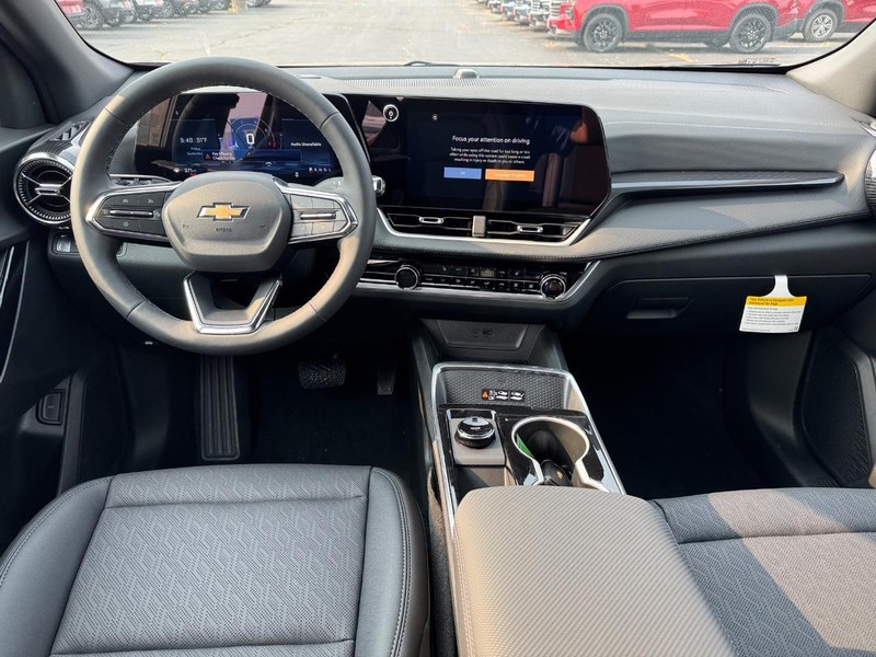 Chevrolet Equinox Vehicle Full-screen Gallery Image 6