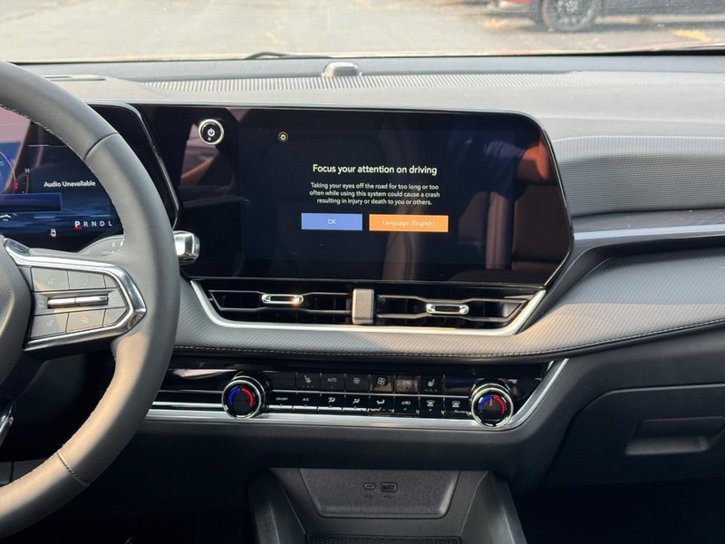 Chevrolet Equinox Vehicle Full-screen Gallery Image 8