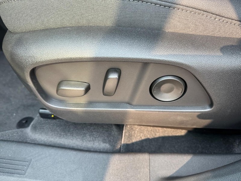 Chevrolet Equinox Vehicle Full-screen Gallery Image 10