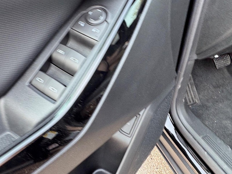 Chevrolet Equinox Vehicle Full-screen Gallery Image 11