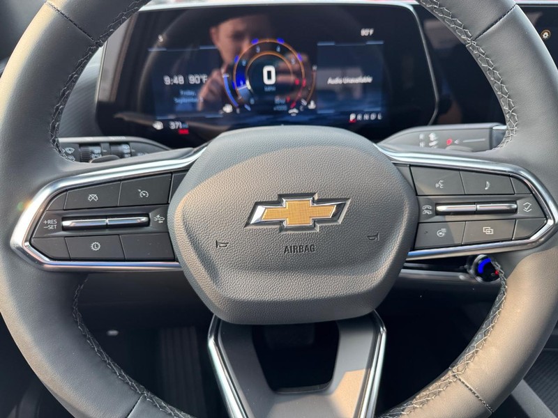 Chevrolet Equinox Vehicle Full-screen Gallery Image 12