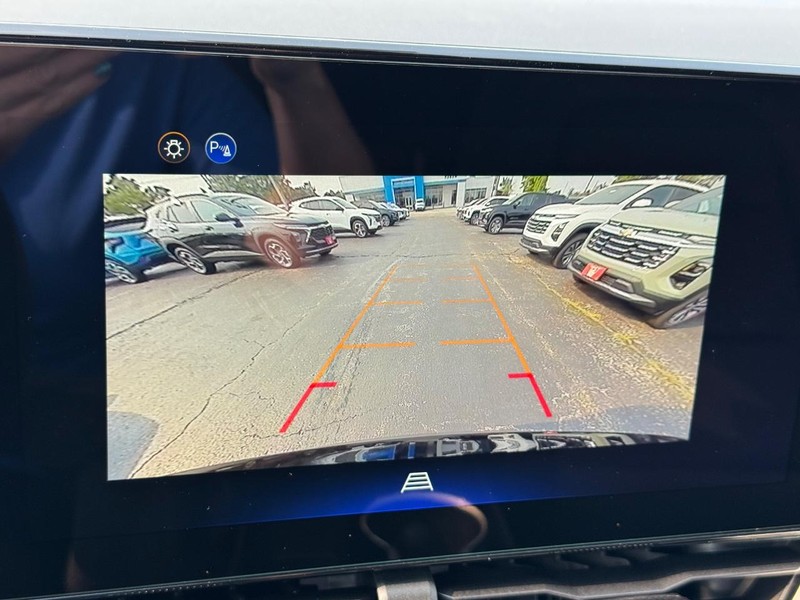 Chevrolet Equinox Vehicle Full-screen Gallery Image 16