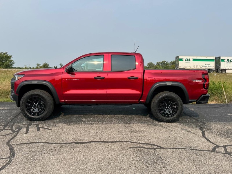 Chevrolet Colorado Vehicle Full-screen Gallery Image 2