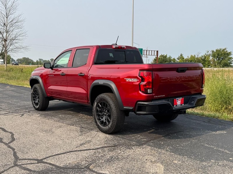 Chevrolet Colorado Vehicle Full-screen Gallery Image 3