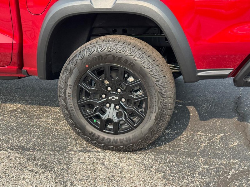 Chevrolet Colorado Vehicle Full-screen Gallery Image 4