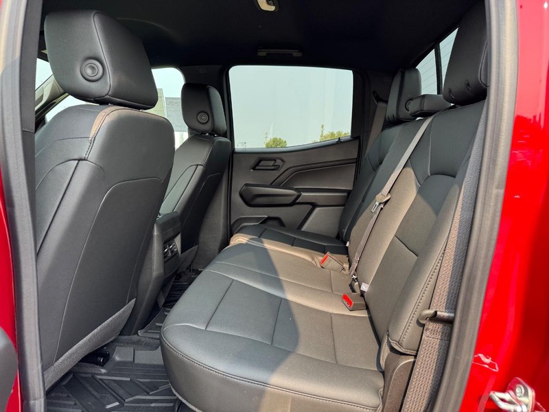 Chevrolet Colorado Vehicle Full-screen Gallery Image 5