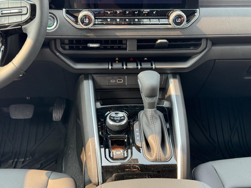 Chevrolet Colorado Vehicle Full-screen Gallery Image 9