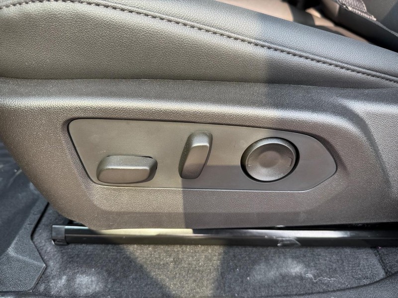 Chevrolet Colorado Vehicle Full-screen Gallery Image 10