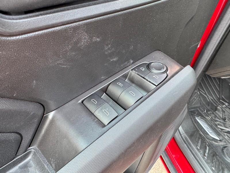 Chevrolet Colorado Vehicle Full-screen Gallery Image 11