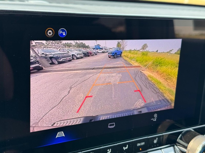 Chevrolet Colorado Vehicle Full-screen Gallery Image 16