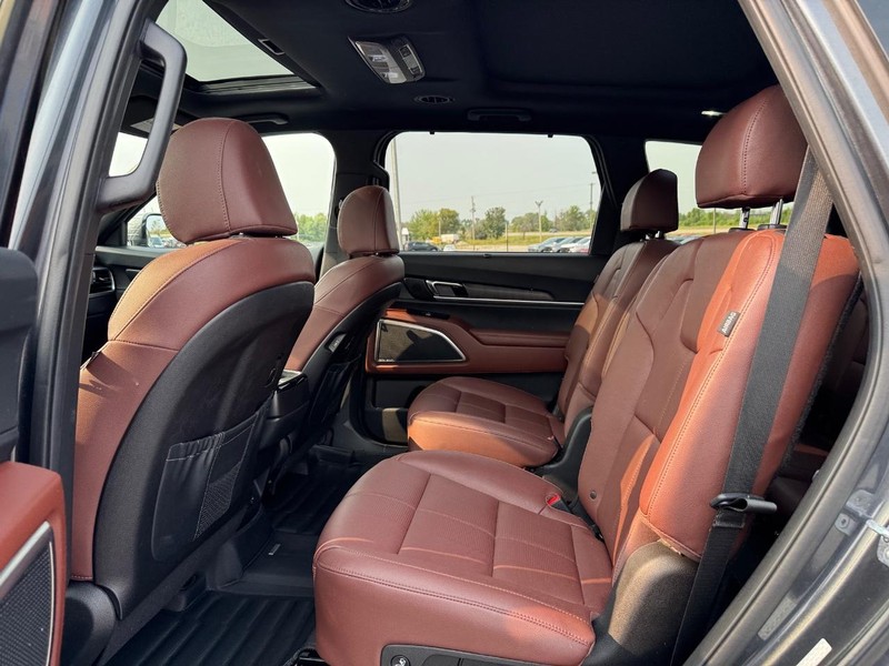 Kia Telluride Vehicle Full-screen Gallery Image 10