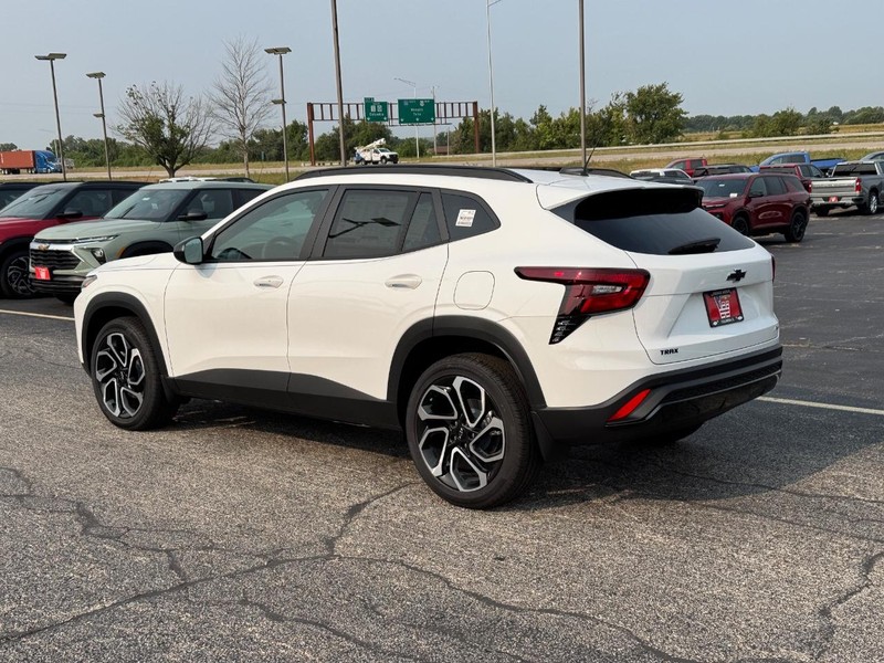 Chevrolet Trax Vehicle Full-screen Gallery Image 3