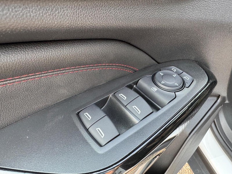 Chevrolet Trax Vehicle Full-screen Gallery Image 12