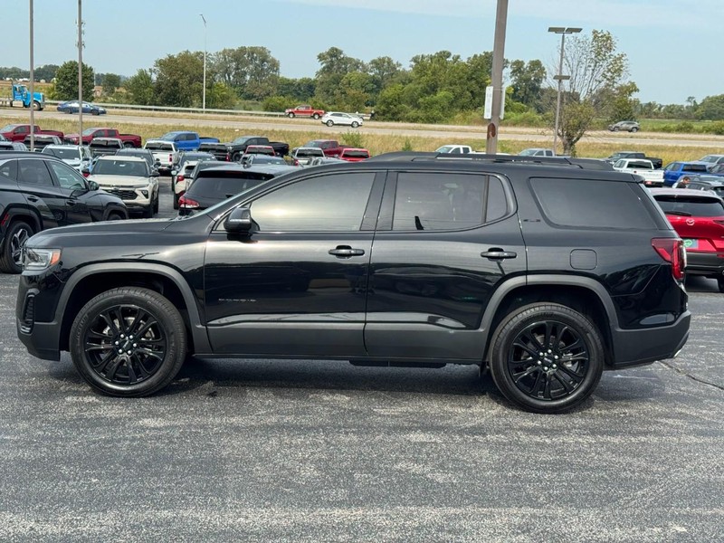 GMC Acadia Vehicle Full-screen Gallery Image 2