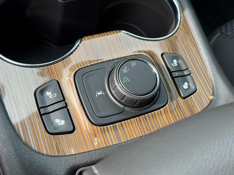 GMC Acadia Vehicle Full-screen Gallery Image 23