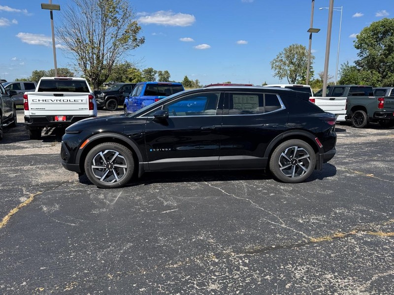 Chevrolet Equinox EV Vehicle Full-screen Gallery Image 2