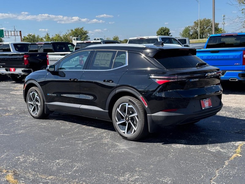 Chevrolet Equinox EV Vehicle Full-screen Gallery Image 3