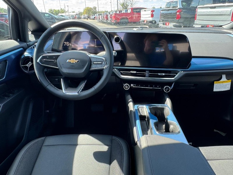 Chevrolet Equinox EV Vehicle Full-screen Gallery Image 6