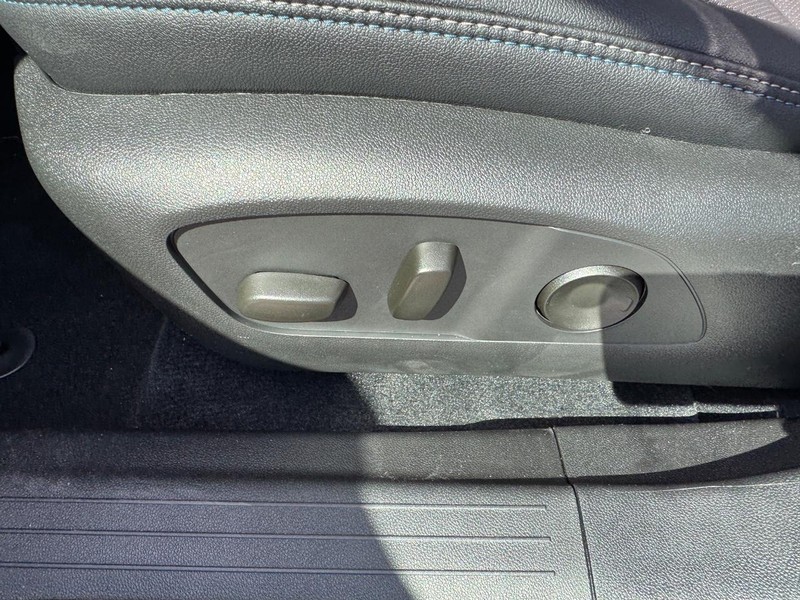 Chevrolet Equinox EV Vehicle Full-screen Gallery Image 10