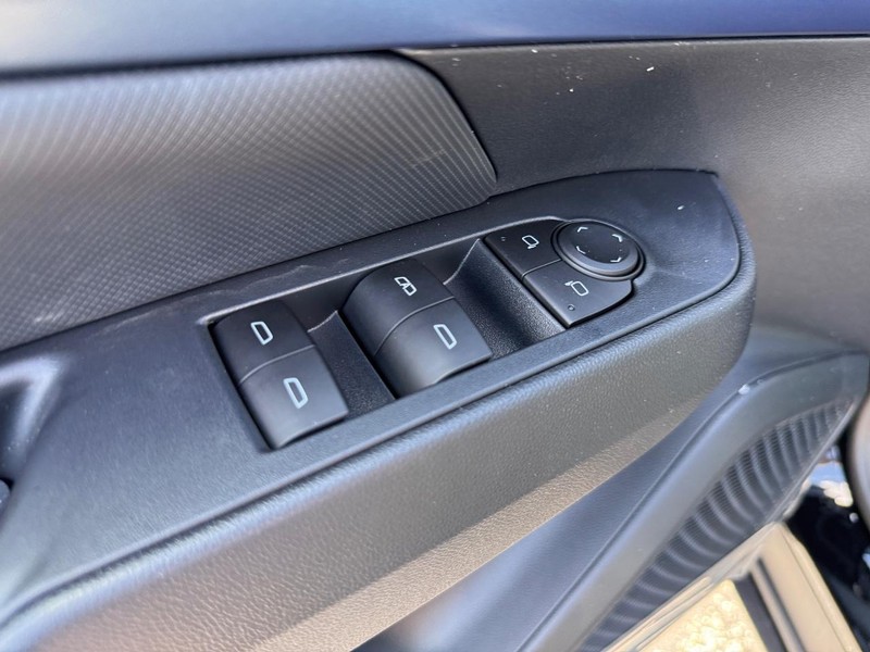 Chevrolet Equinox EV Vehicle Full-screen Gallery Image 11