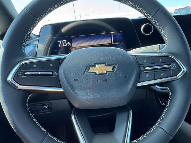 Chevrolet Equinox EV Vehicle Full-screen Gallery Image 12