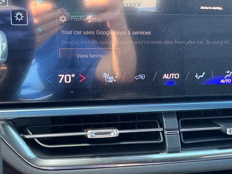 Chevrolet Equinox EV Vehicle Full-screen Gallery Image 15