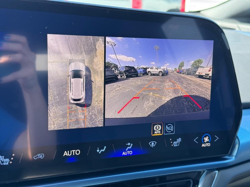 Chevrolet Equinox EV Vehicle Full-screen Gallery Image 16