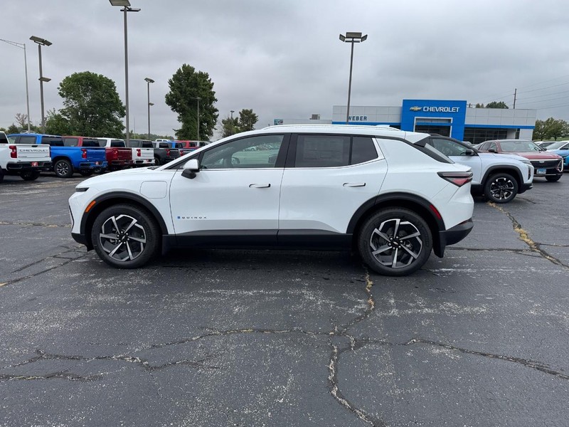 Chevrolet Equinox EV Vehicle Full-screen Gallery Image 2