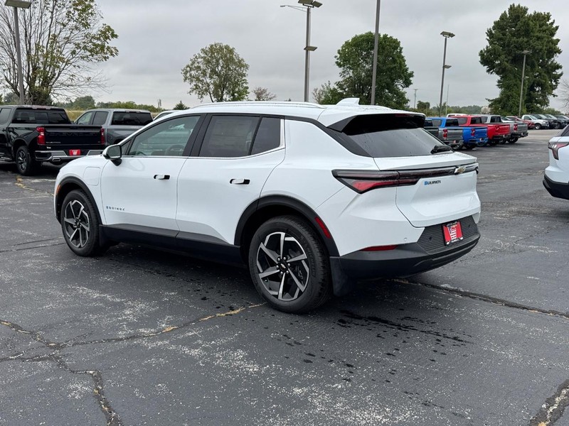 Chevrolet Equinox EV Vehicle Full-screen Gallery Image 3