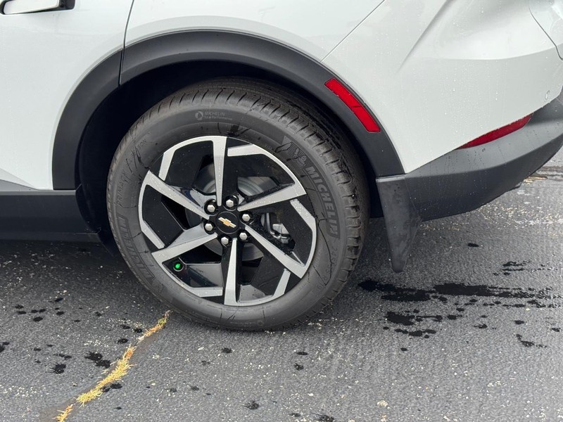 Chevrolet Equinox EV Vehicle Full-screen Gallery Image 4