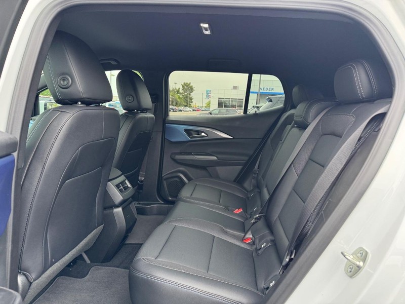 Chevrolet Equinox EV Vehicle Full-screen Gallery Image 5