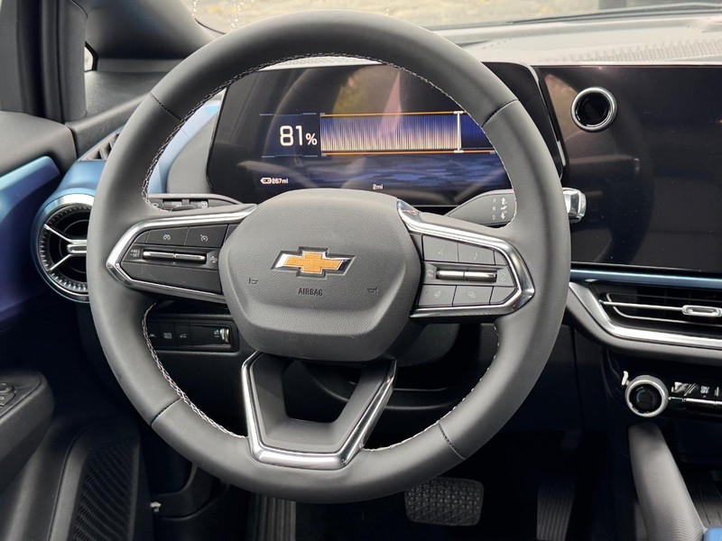Chevrolet Equinox EV Vehicle Full-screen Gallery Image 7