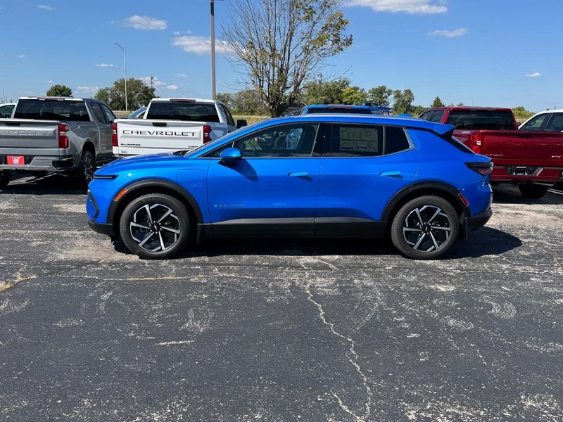 Chevrolet Equinox EV Vehicle Full-screen Gallery Image 2
