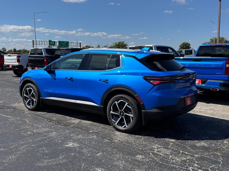 Chevrolet Equinox EV Vehicle Full-screen Gallery Image 3