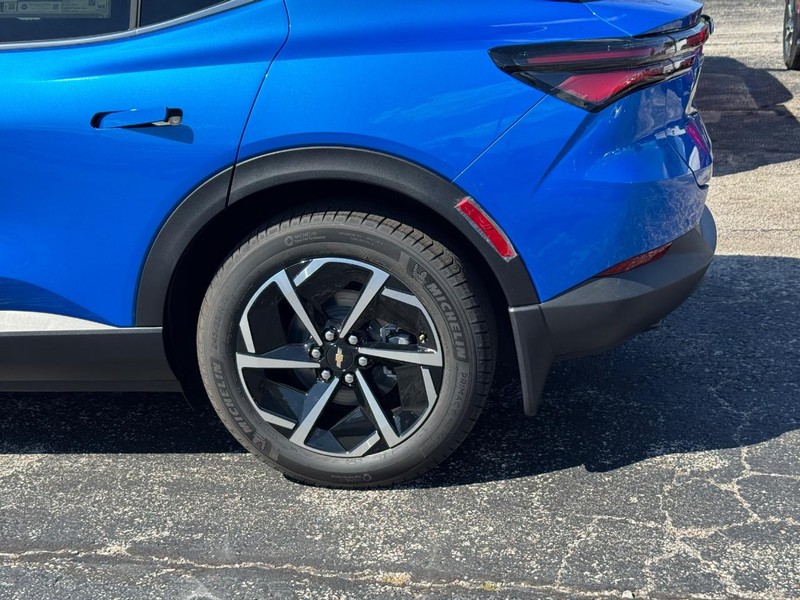 Chevrolet Equinox EV Vehicle Full-screen Gallery Image 4