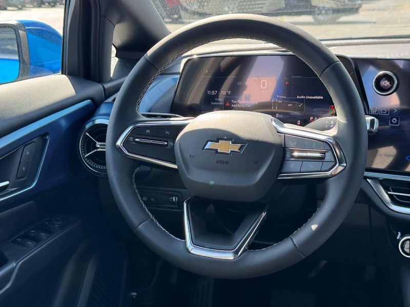 Chevrolet Equinox EV Vehicle Full-screen Gallery Image 7