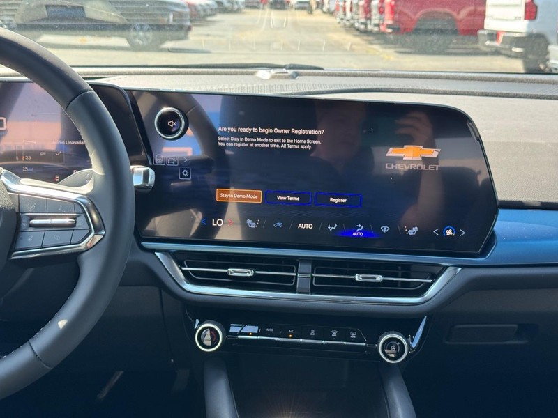 Chevrolet Equinox EV Vehicle Full-screen Gallery Image 8