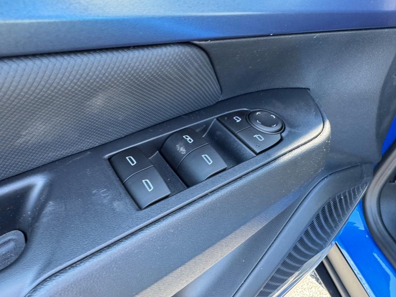 Chevrolet Equinox EV Vehicle Full-screen Gallery Image 11