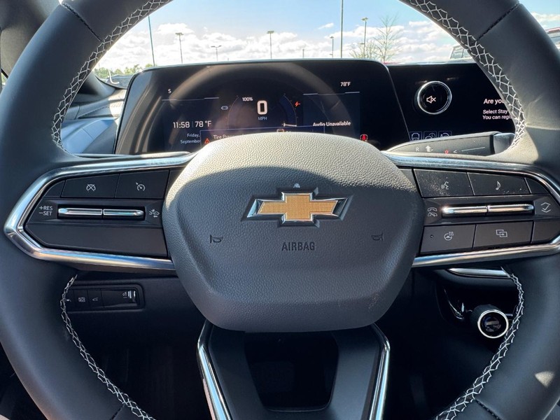 Chevrolet Equinox EV Vehicle Full-screen Gallery Image 12