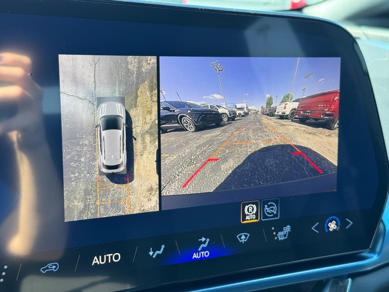 Chevrolet Equinox EV Vehicle Full-screen Gallery Image 16