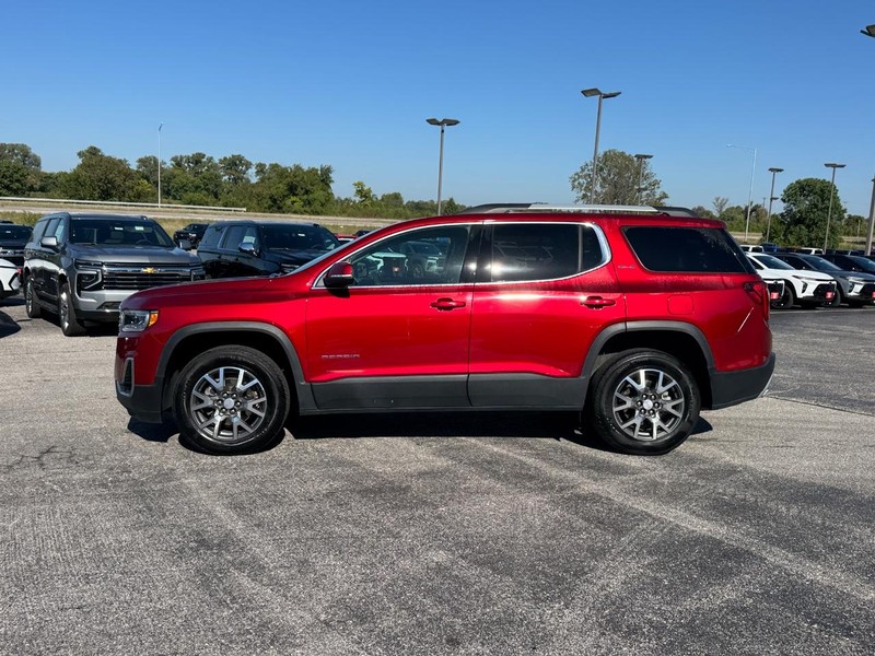 GMC Acadia Vehicle Full-screen Gallery Image 2