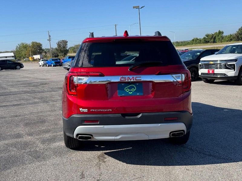 GMC Acadia Vehicle Full-screen Gallery Image 4