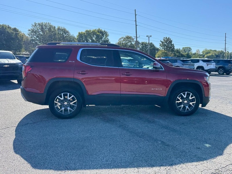 GMC Acadia Vehicle Full-screen Gallery Image 6