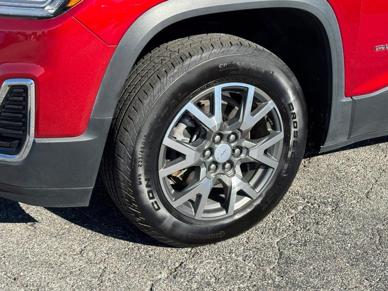 GMC Acadia Vehicle Full-screen Gallery Image 9