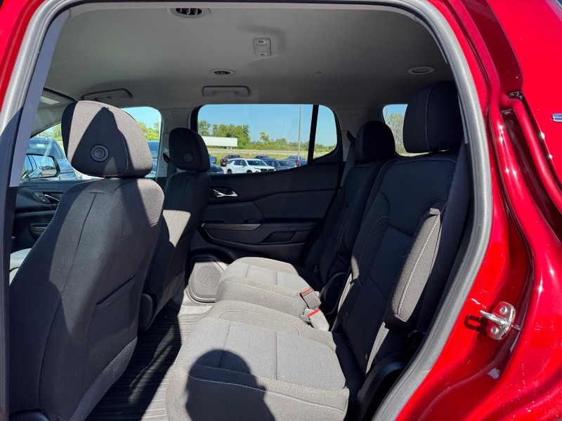 GMC Acadia Vehicle Full-screen Gallery Image 10